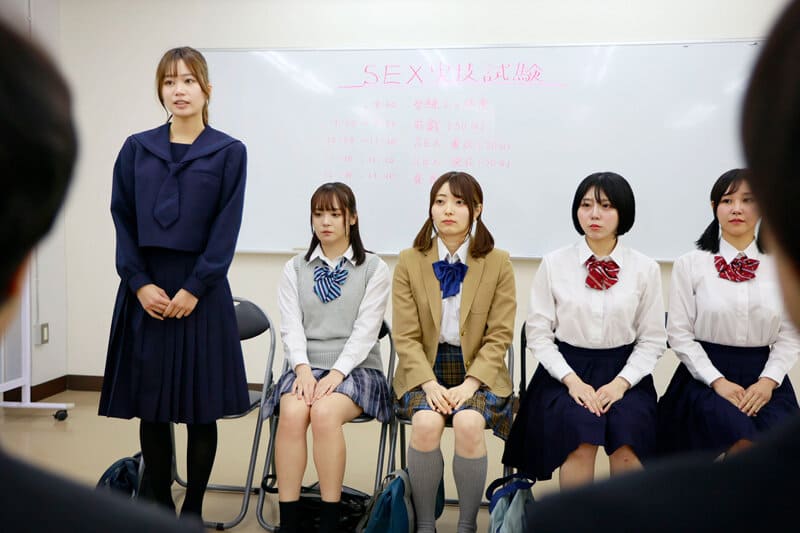 乳首いじられてビン立ち