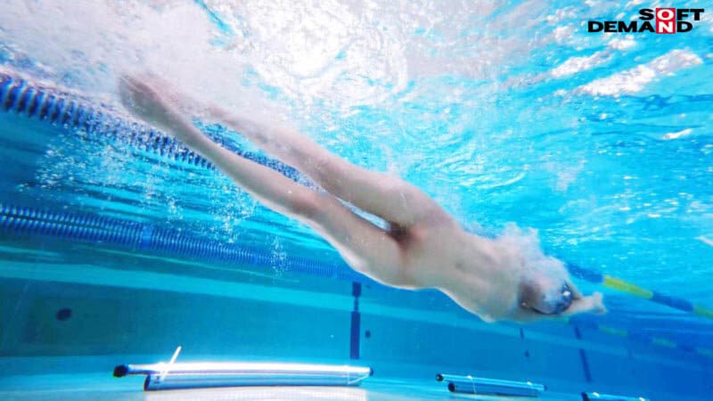 競泳水着はスレンダー系が似合う