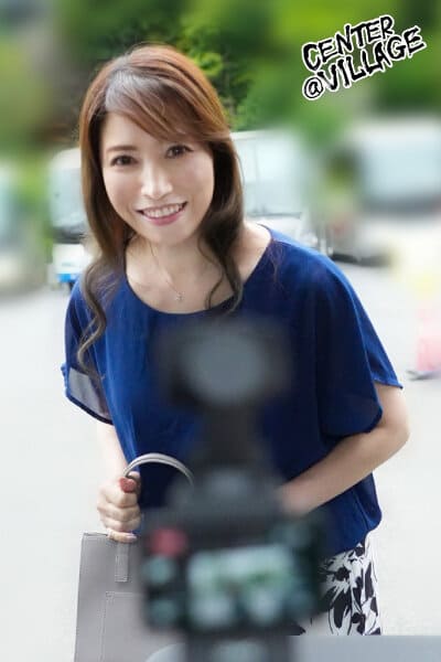 年相応に垂れたオッパイも卑猥