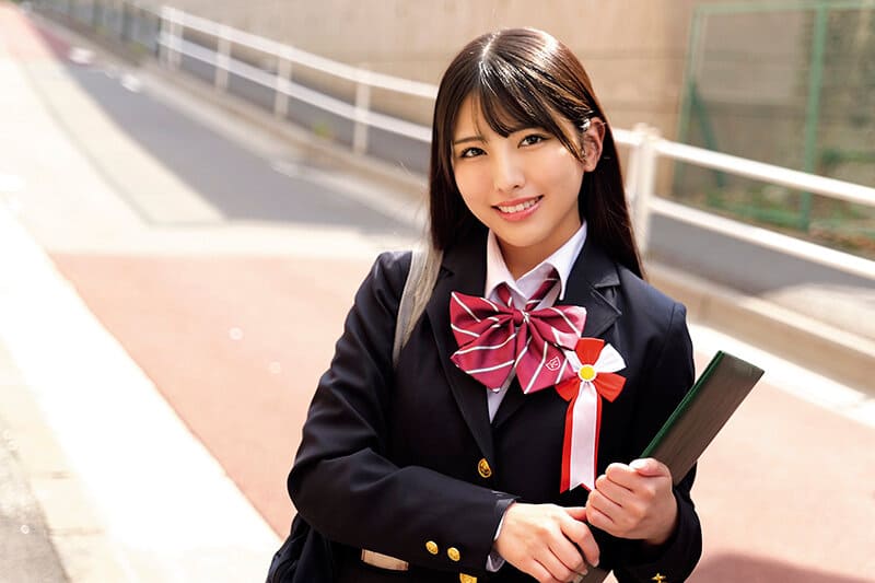 左右からサブ男優に乳首を吸われ