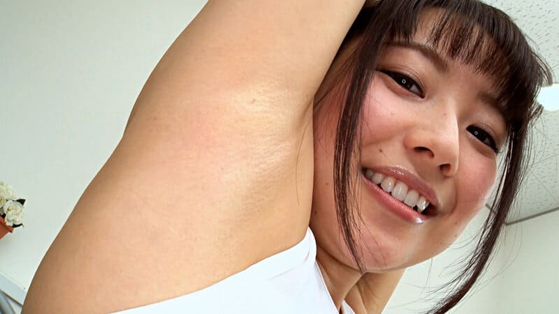 腋を見せる仕草だけでも興奮する