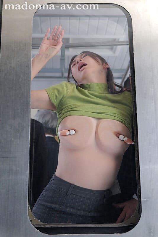 愛弓りょうの硝子押し付け乳首電マ